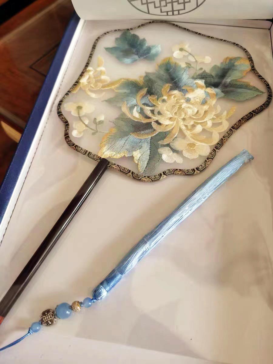 Bluedail Single Side Embroidered Blooming Chrysanthemum Season Handheld Fan Chinese Fashion-02