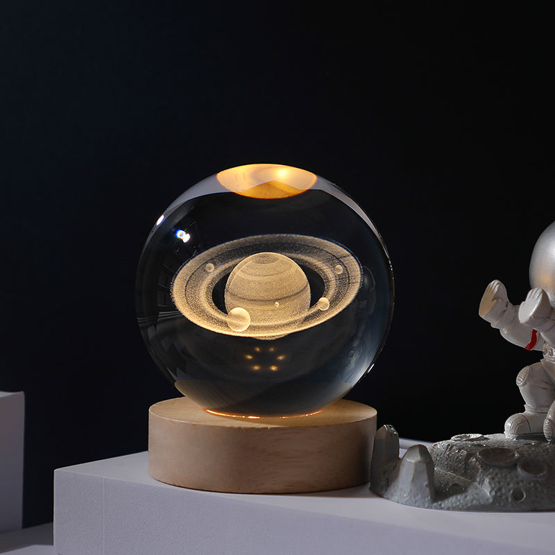 Space Odyssey Lampe de table créative 3D Galaxy Système solaire Base en bois Boule de cristal Veilleuse avec interface USB Cadeau d'anniversaire